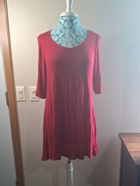 Relaxed Scoop Neck 3/4 Sleeve Tunic Top - Red